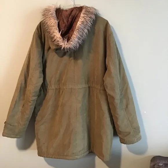Beyove Faux Fur Lined, Hooded Winter Jacket Coat Size XL Preowned