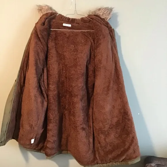 Beyove Faux Fur Lined, Hooded Winter Jacket Coat Size XL Preowned
