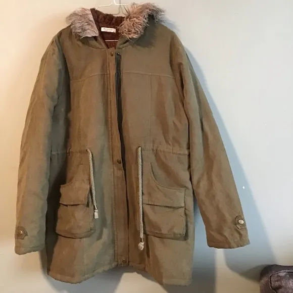 Beyove Faux Fur Lined, Hooded Winter Jacket Coat Size XL Preowned