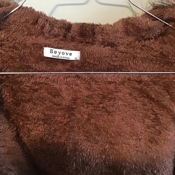 Beyove Faux Fur Lined, Hooded Winter Jacket Coat Size XL Preowned