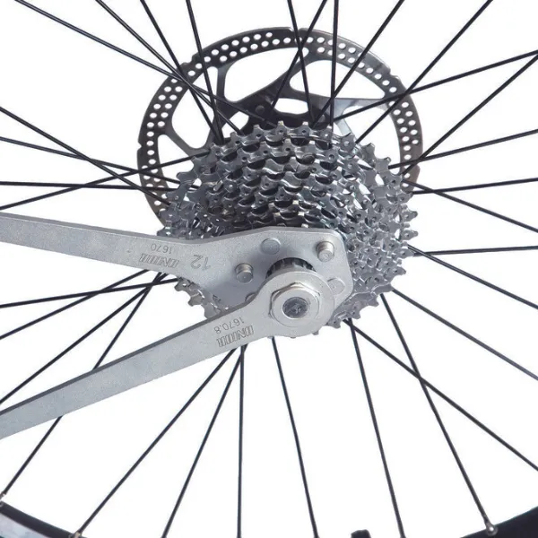 Cassette Lockring Wrench with Guide