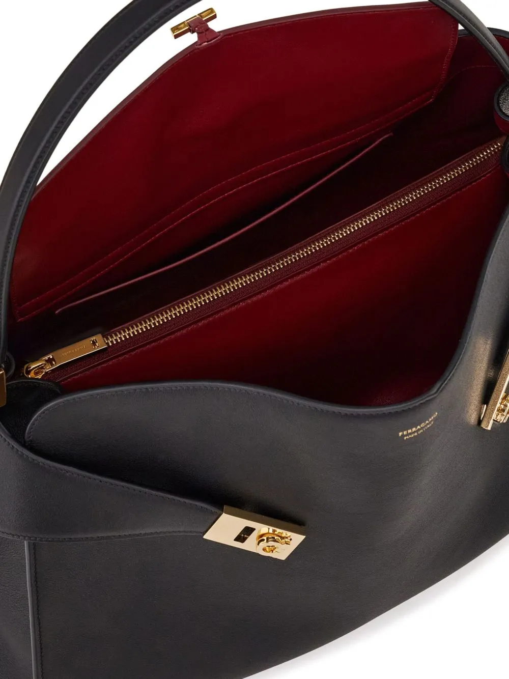 Hug medium leather tote bag