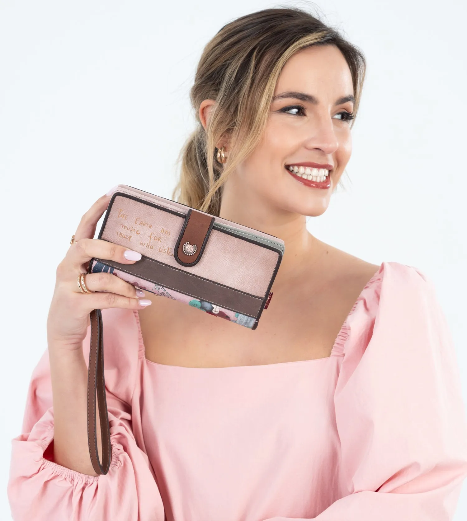 Ixchel Big wallet with a zip