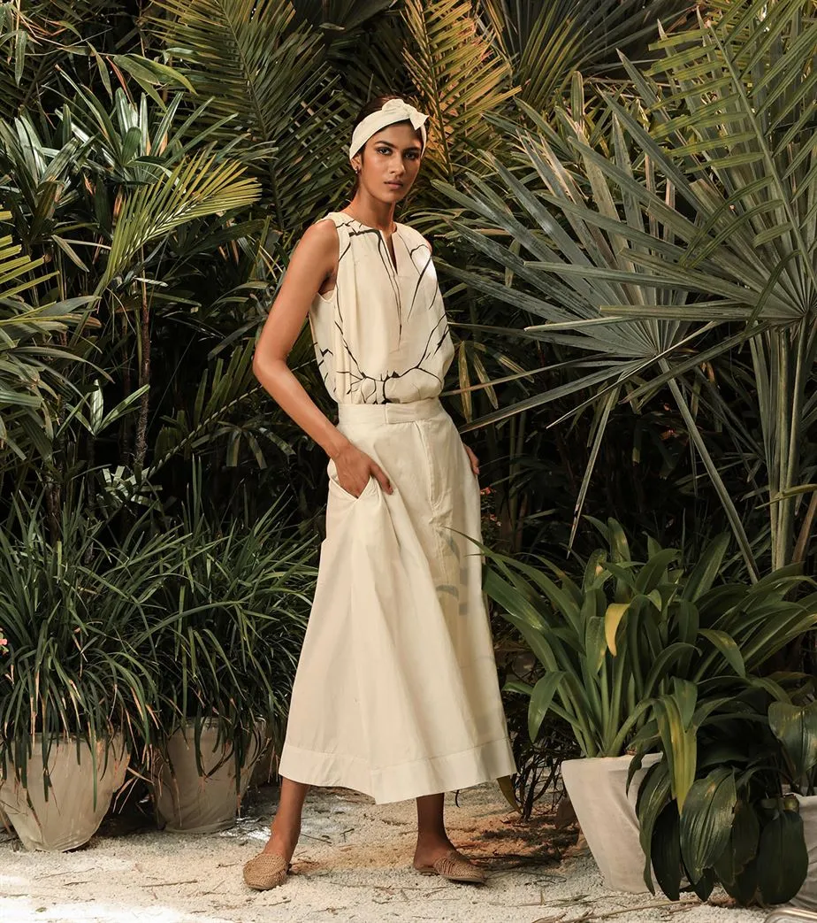 Khara Kapas   -   White skirtTrumpet Lily White skirt Trumpet Lily - Another Day in Paradise