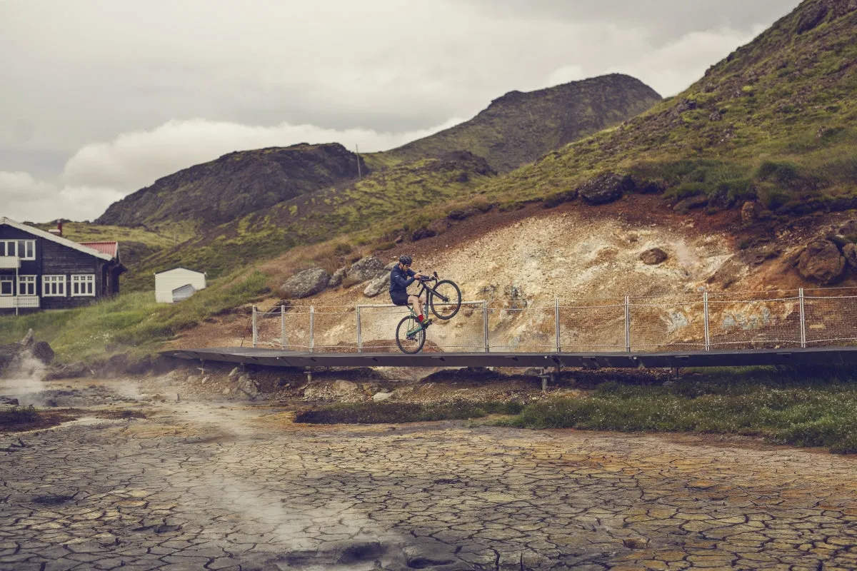 Marin Headlands 2 Gravel Bike Teal/Carbon/Magenta