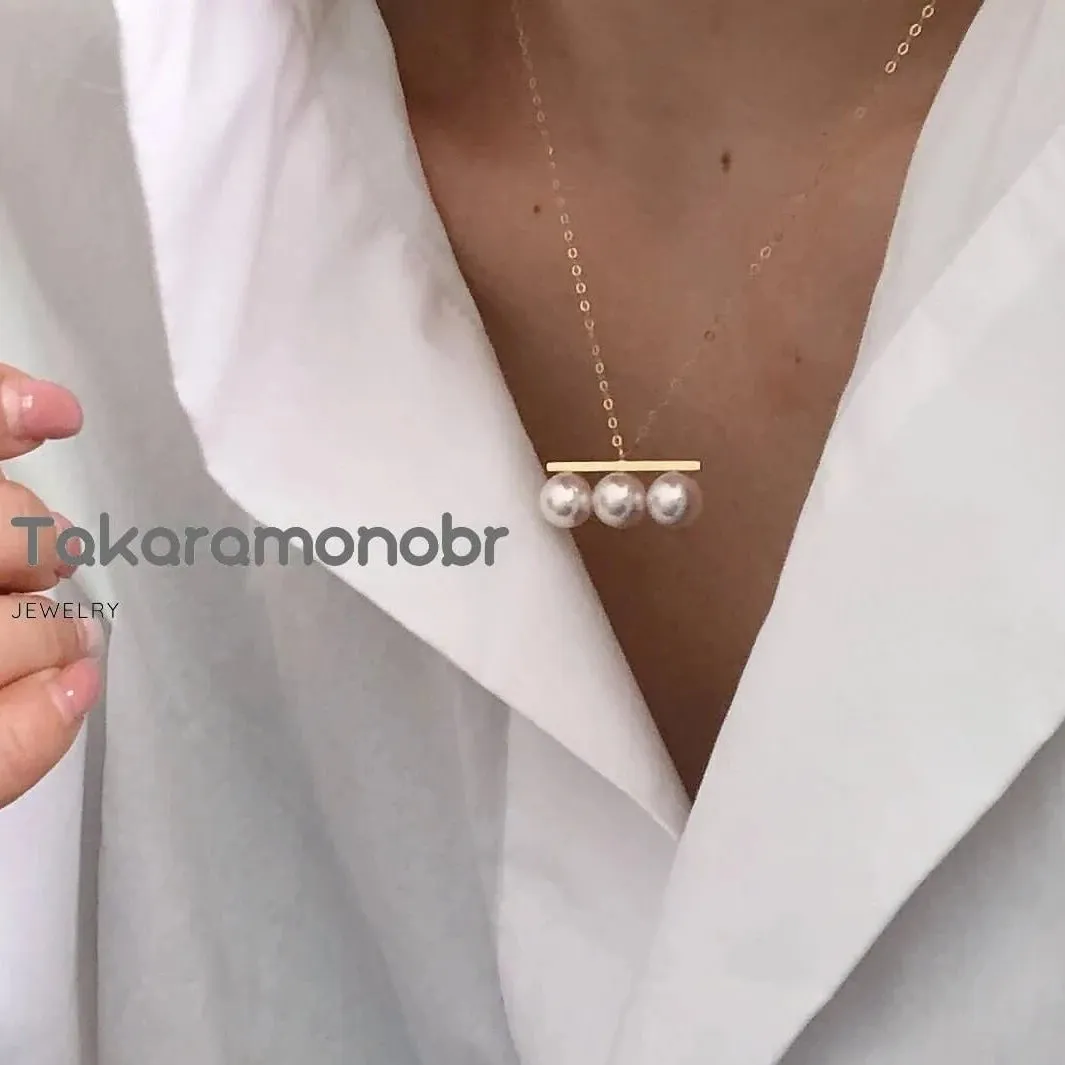 Matchstick 8.0-8.5 mm White Akoya Pearl Pendant Mounted on 18-Karat Yellow Gold