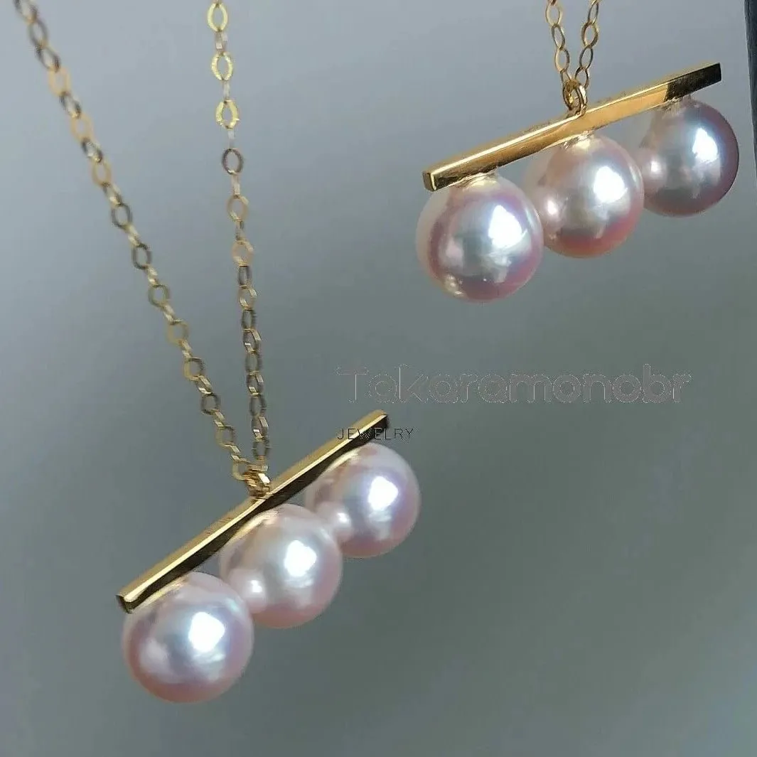 Matchstick 8.0-8.5 mm White Akoya Pearl Pendant Mounted on 18-Karat Yellow Gold
