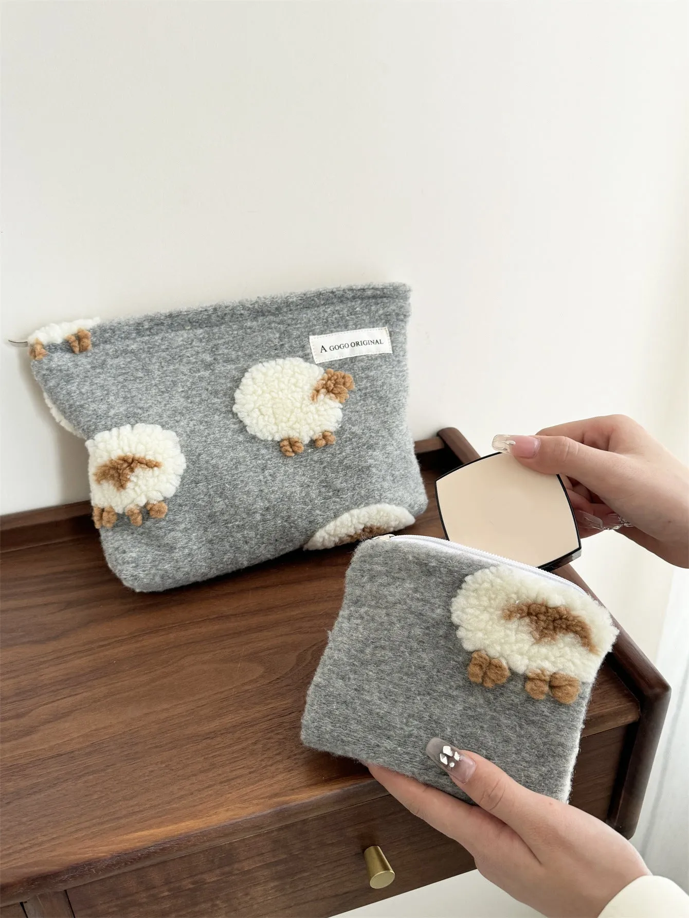 New Woolen and Lamb Wool Cosmetic Bag, Cosmetic Storage Pouch, Inner Pouch, Red Packet Holder, Portable Large-Capacity Handbag. C-241217-3