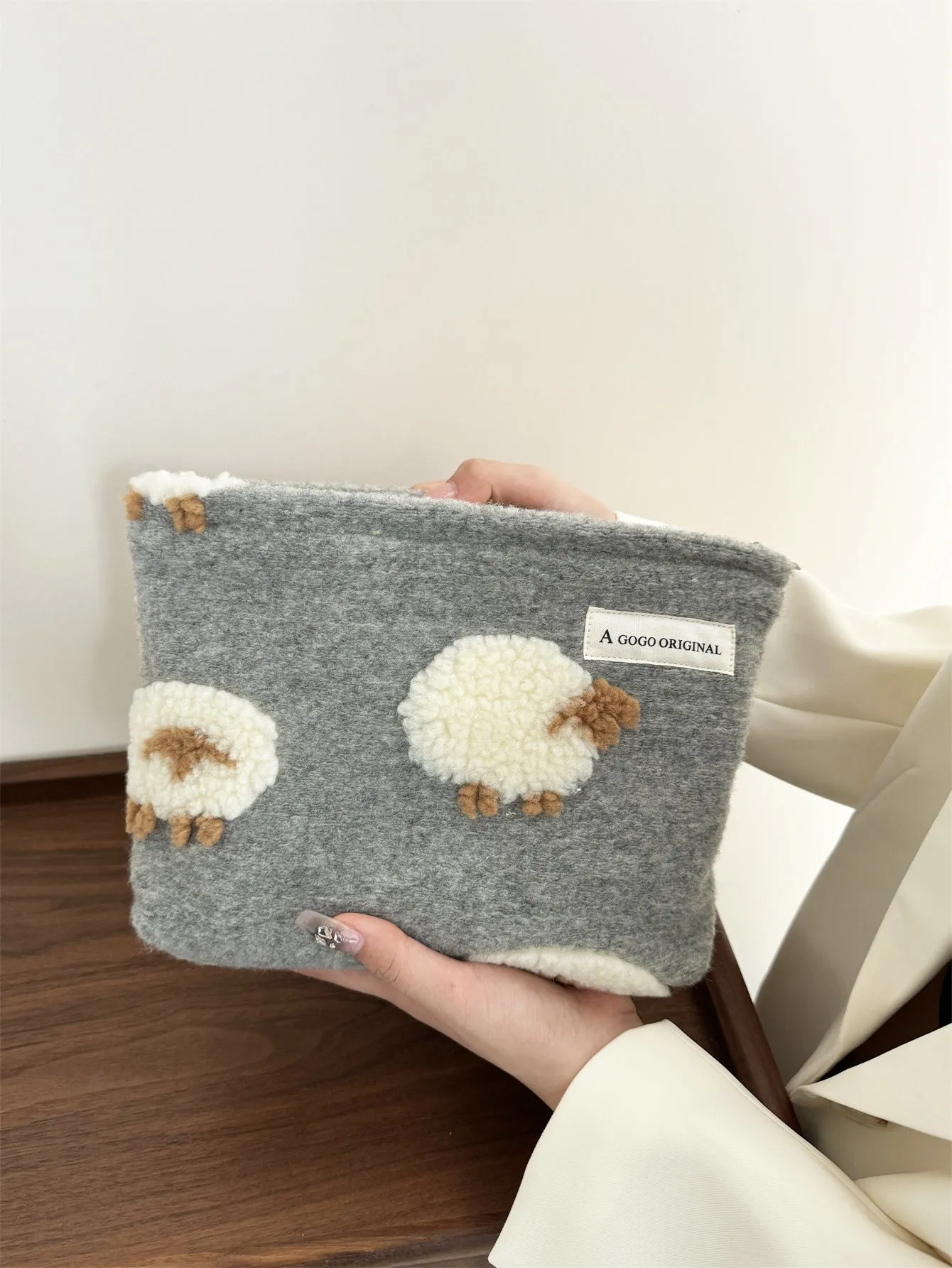 New Woolen and Lamb Wool Cosmetic Bag, Cosmetic Storage Pouch, Inner Pouch, Red Packet Holder, Portable Large-Capacity Handbag. C-241217-3