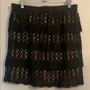 NWT Ann Taylor Petite Eyelash Lace Skirt Black &amp; Tan Size 10P