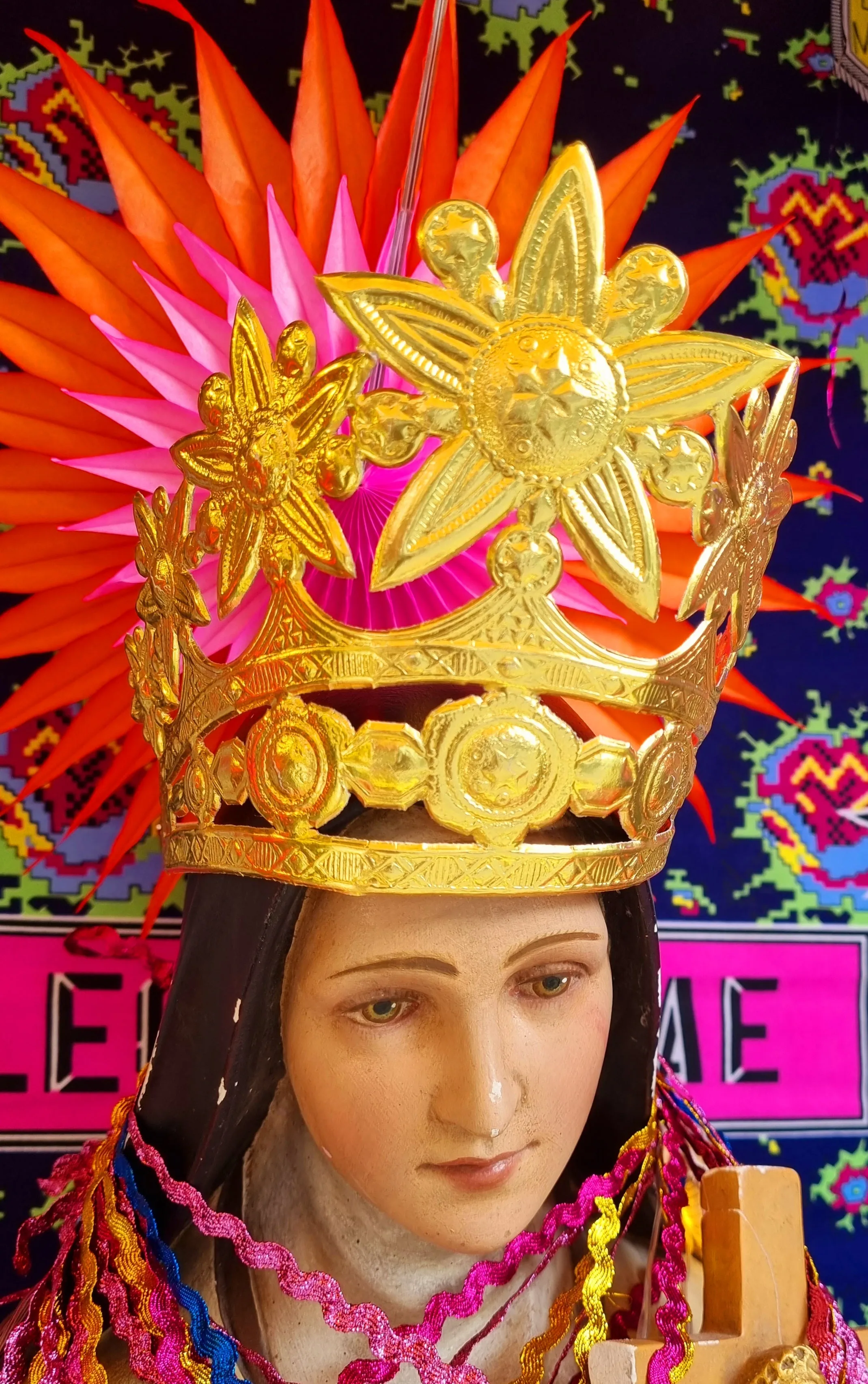 Regal crowns from embossed card