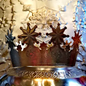 Regal crowns from embossed card