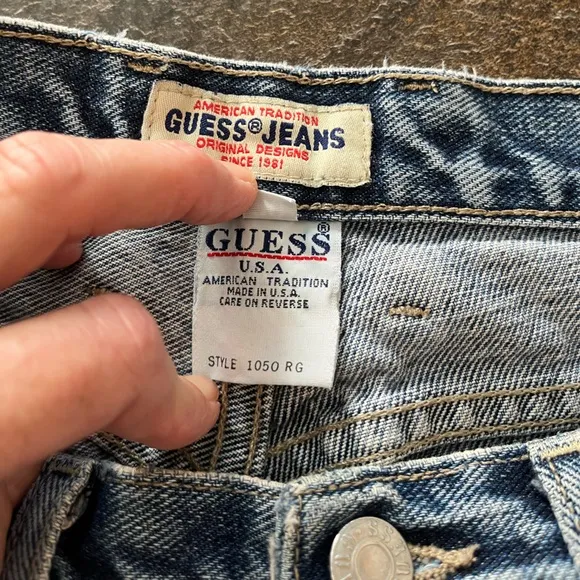 Vintage women’s Guess tapered leg made in the USA Jean. Size 30
